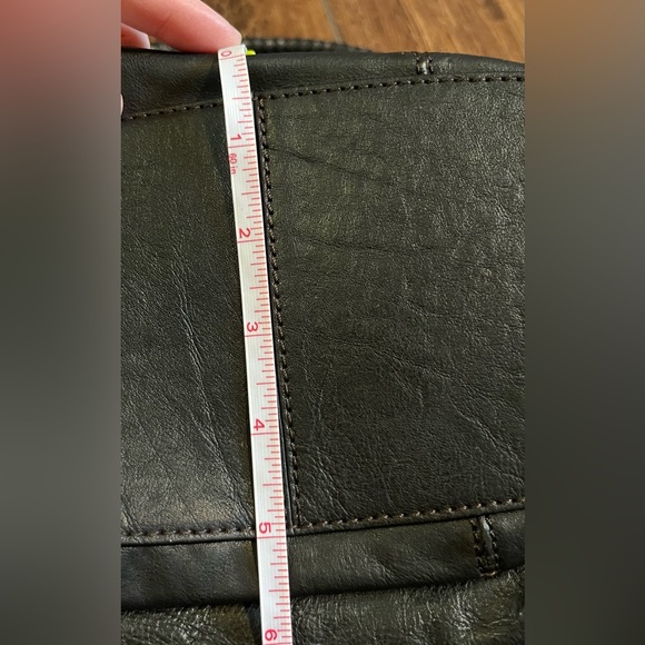 Cole Haan black chestnut spectator saddle unit leather bag. With original tag. - Picture 15 of 15